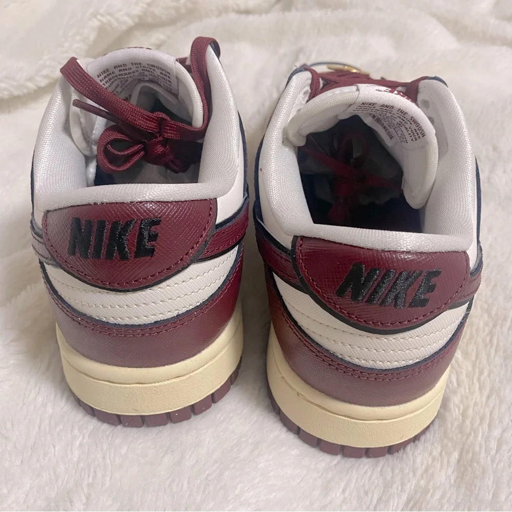 Nike Dunk Low SE- Sail Team Red. - Picture 5 of 9